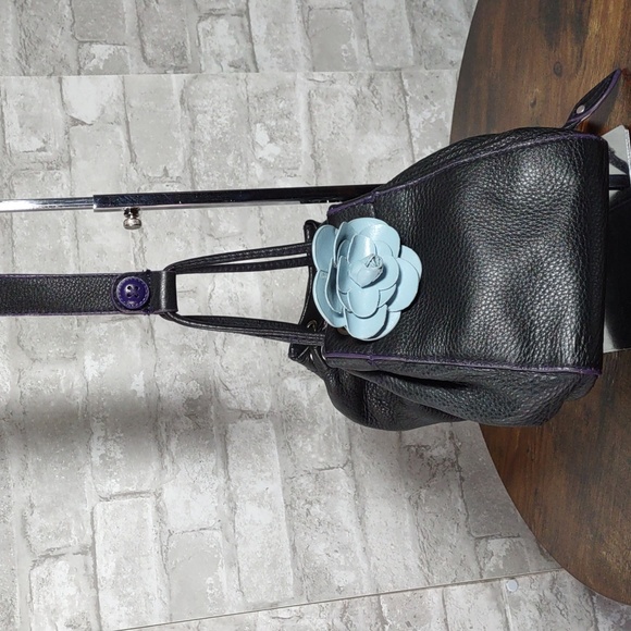 Cul-de-sac Leather Drawstring Shoulder Bag - Picture 4 of 11